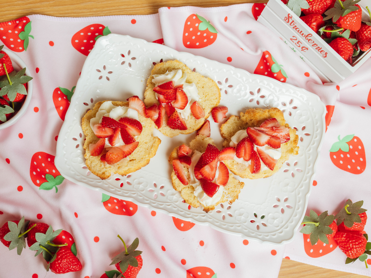 Strawberry Shortcake Chef Kit: Official Merch, Baking & Activity Kit (+Mystery Item!)